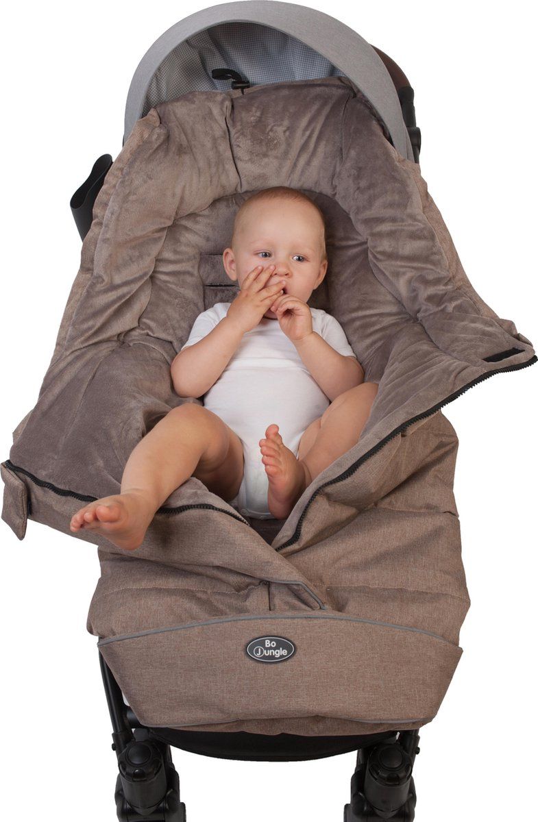 Bo Jungle - Voetenzak Buggy universeel - Waterbestendig - Windbestendig - Fleece voering - Winter - Met kap - Wasbaar - Anti-slip onderkant - Kinderwagen - Geschikt voor 5 puntsgordel - Thermo Foormuff Universal Beige