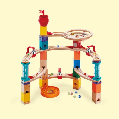 Hape Castle Escape Quadrilla Knikkerbaan – 102-delig bouwset met klokkjes en transparante trappen, vanaf 4 jaar