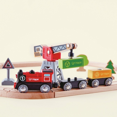Hape Cargo Delivery Loop - Houten Treinset met Magnetische Kraan en Locomotief, 19 Delig, 3+